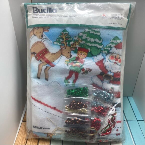 Bucilla Christmas Heirloom Felt Tree Skirt Kit Santa His Elves 37” Round #82388 - Picture 4 of 4